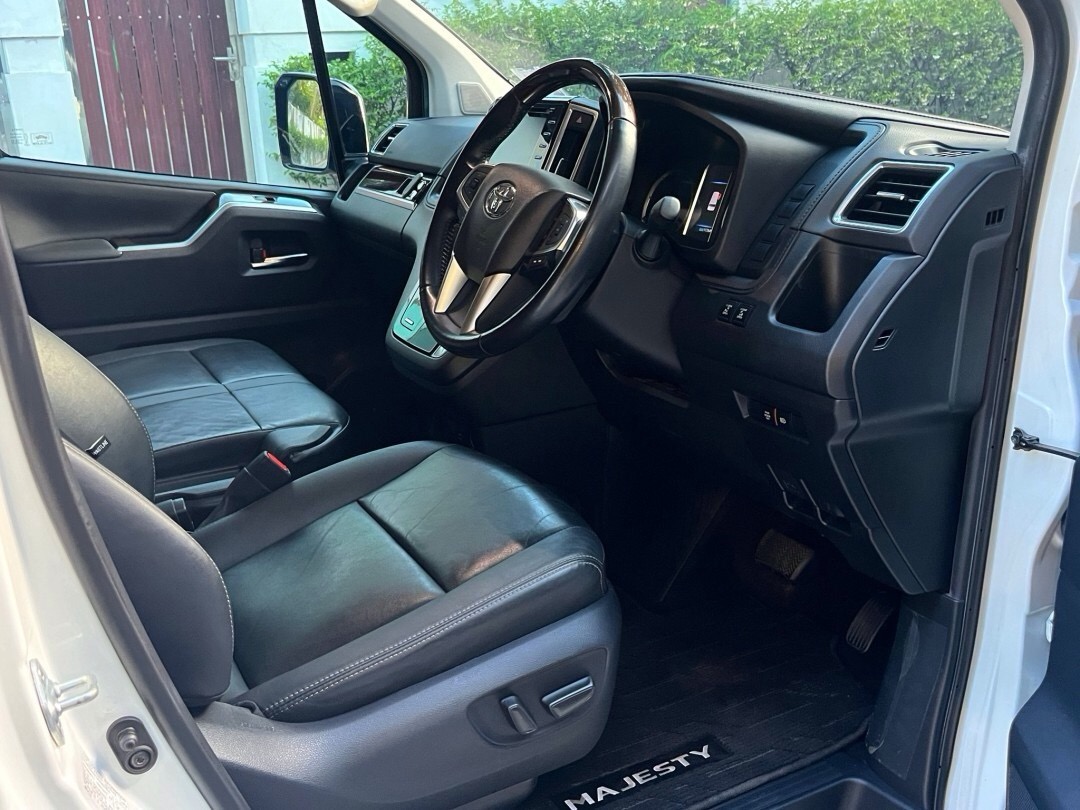 2019 Toyota Vellfire สีขาว (รูปที่ 7)