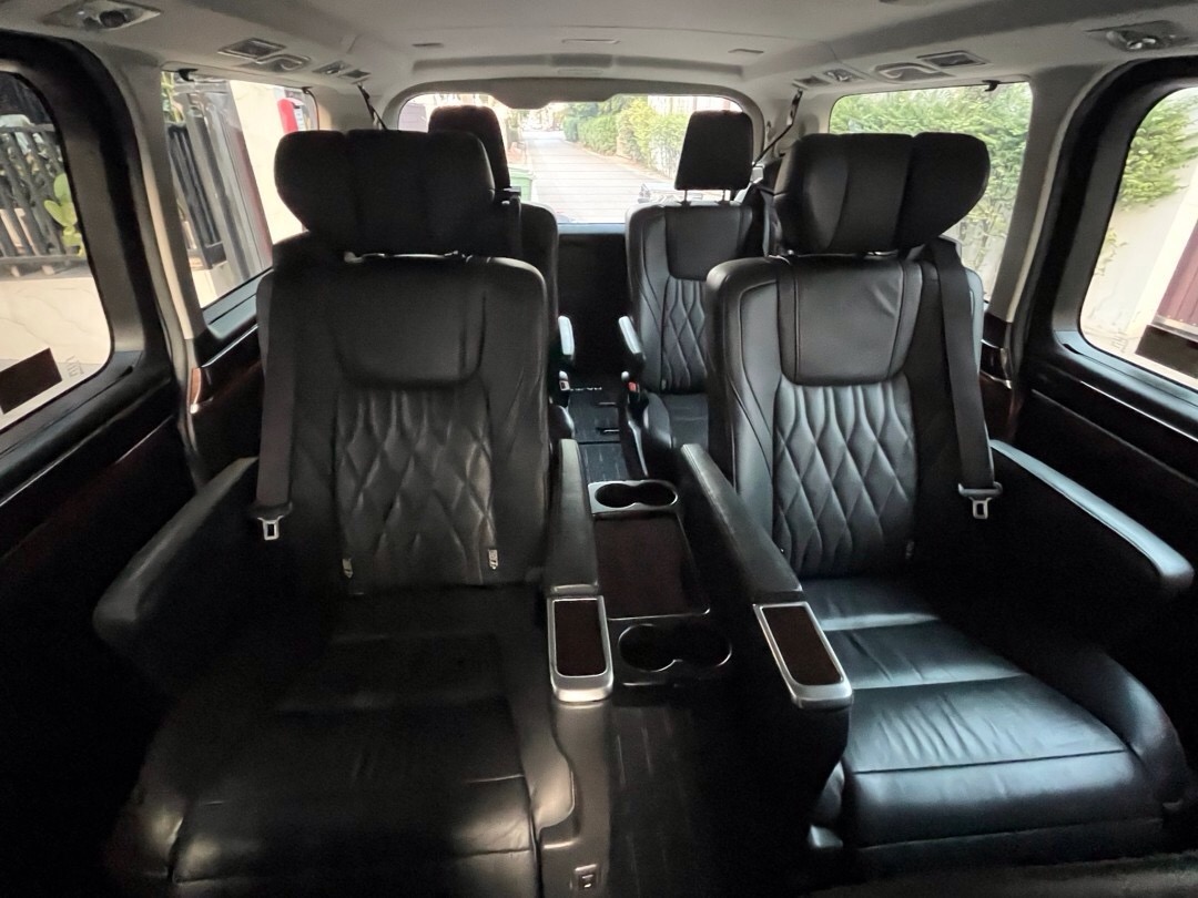 2019 Toyota Vellfire สีขาว (รูปที่ 12)