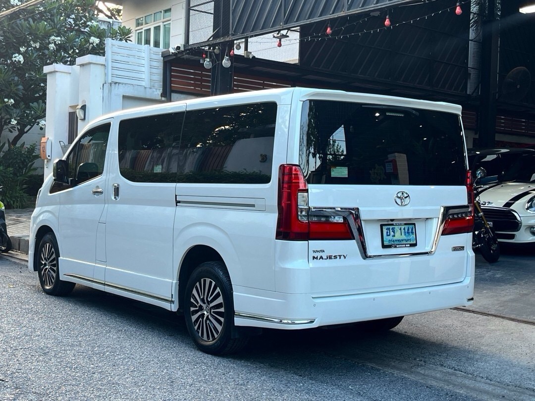 2019 Toyota Vellfire สีขาว (รูปที่ 3)