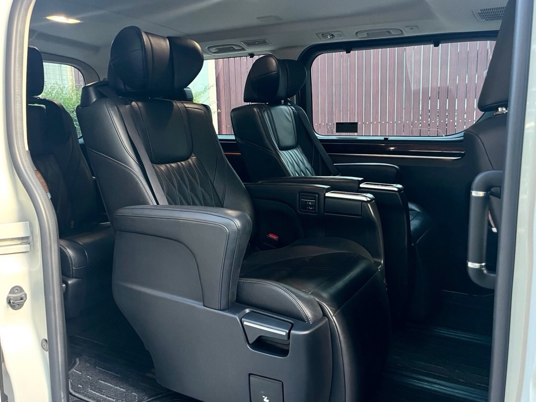 2019 Toyota Vellfire สีขาว (รูปที่ 11)