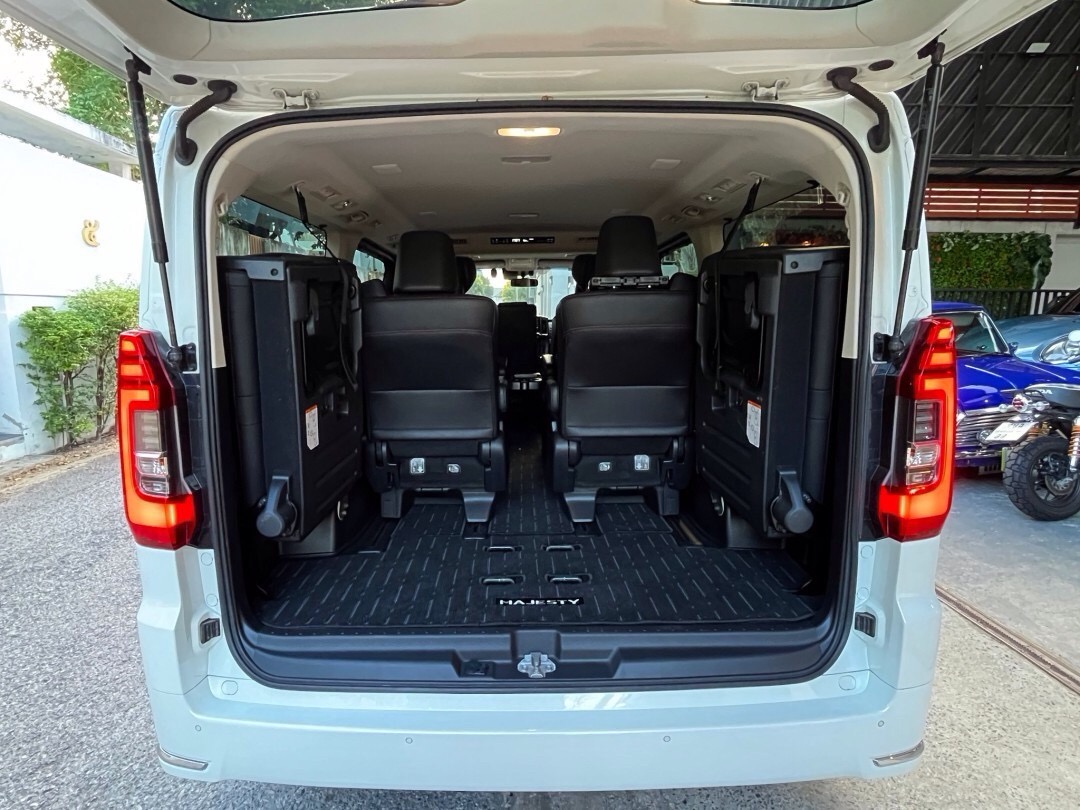 2019 Toyota Vellfire สีขาว (รูปที่ 10)