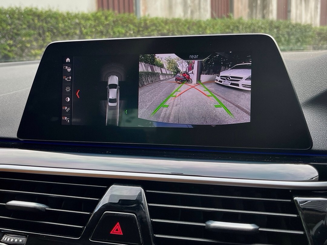 2019 BMW 530e Elite (G30) Plug-in.Hybrid สีดำ (รูปที่ 9)