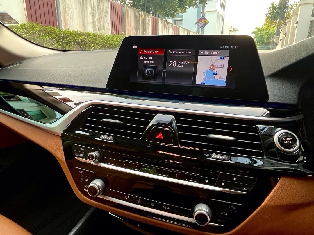 2019 BMW 530e Elite (G30) Plug-in.Hybrid สีดำ (รูปที่ 11)