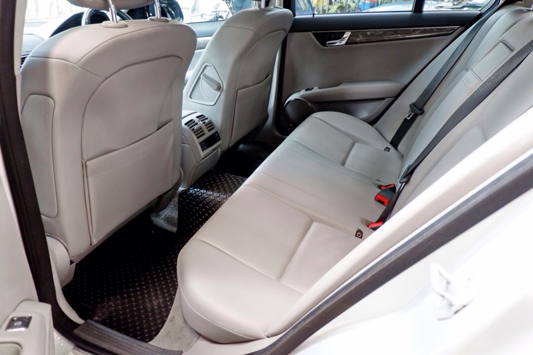 2008 Mercedes-Benz C-Class W204 C200 สีเทา (รูปที่ 8)