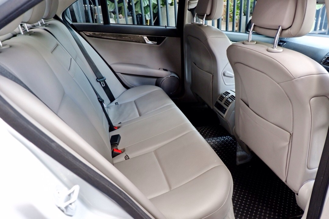 2008 Mercedes-Benz C-Class W204 C200 สีเทา (รูปที่ 7)