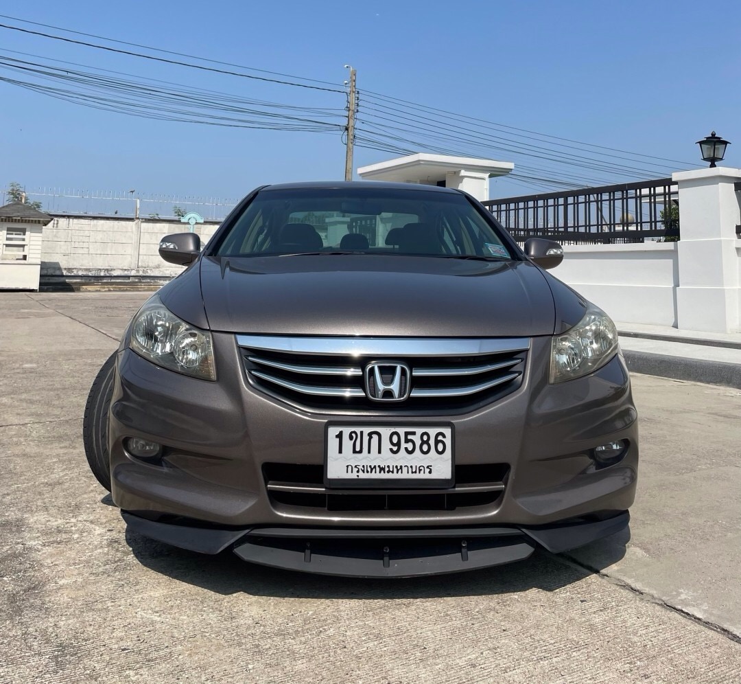 2011 Honda Accord Gen 8 สีน้ำตาล (รูปที่ 3)