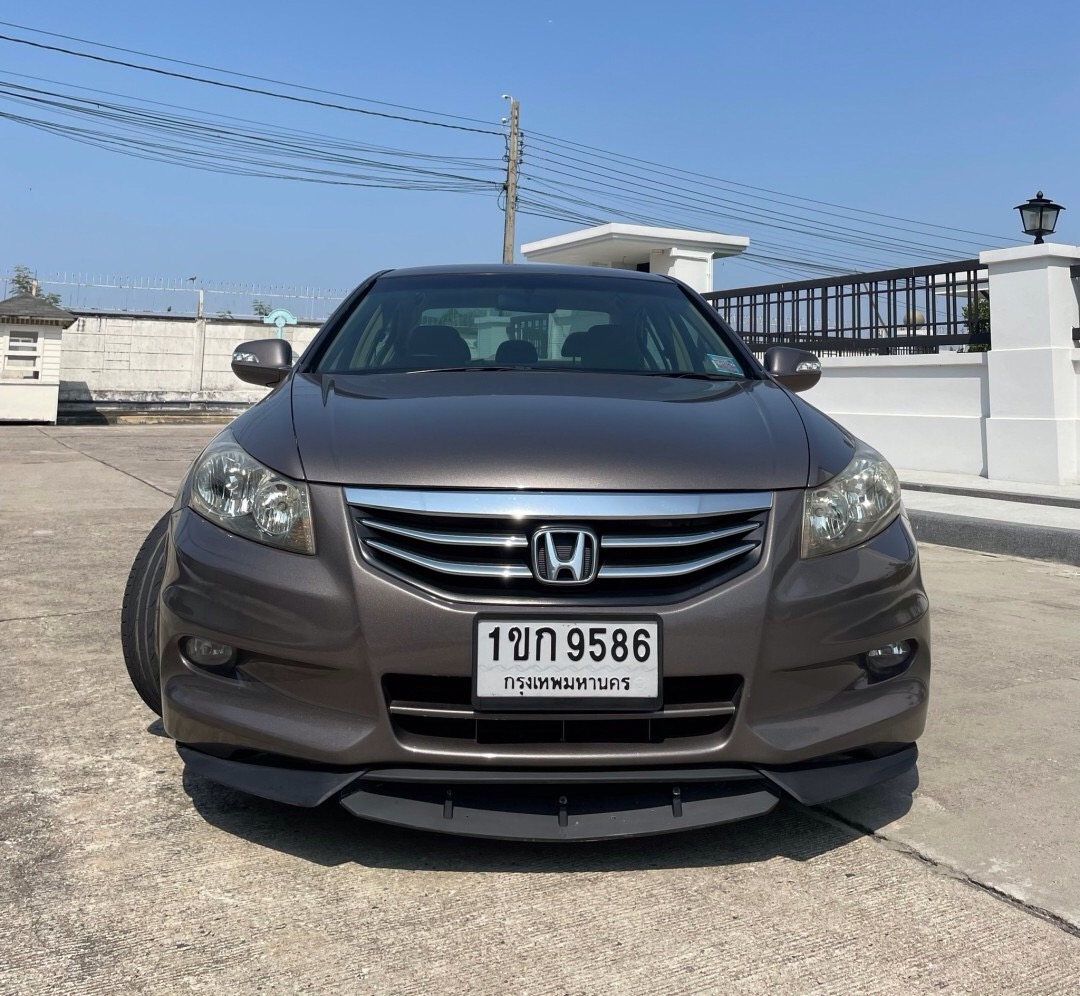 2011 Honda Accord Gen 8 สีน้ำตาล