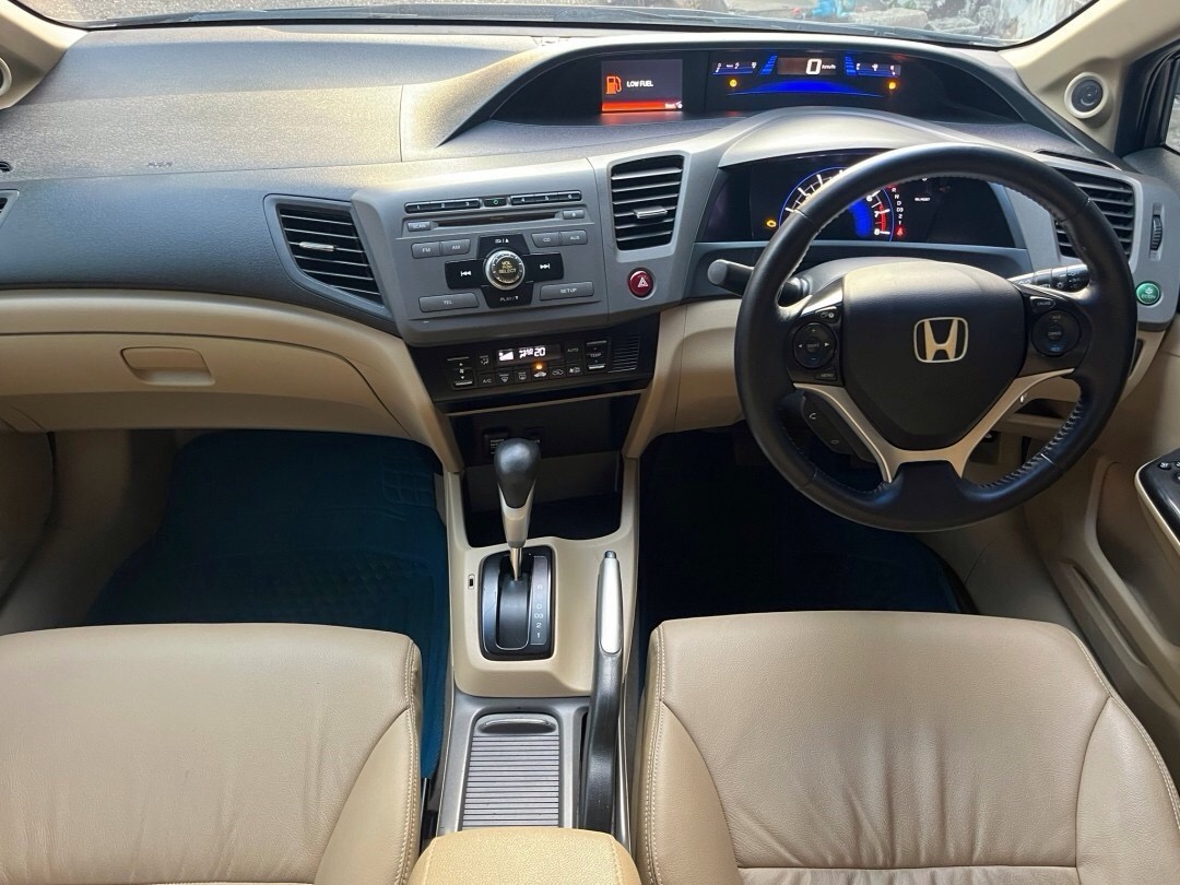 2014 Honda Civic FB สีเทา (รูปที่ 6)