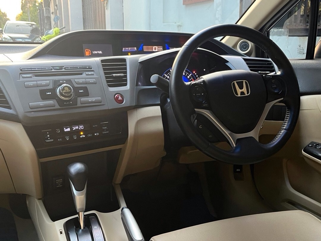2014 Honda Civic FB สีเทา (รูปที่ 5)