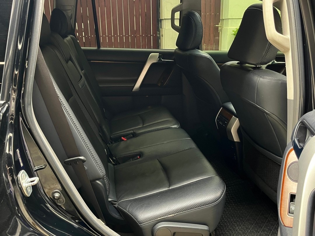 2016 Toyota Land Cruiser J100 สีน้ำเงิน (รูปที่ 9)