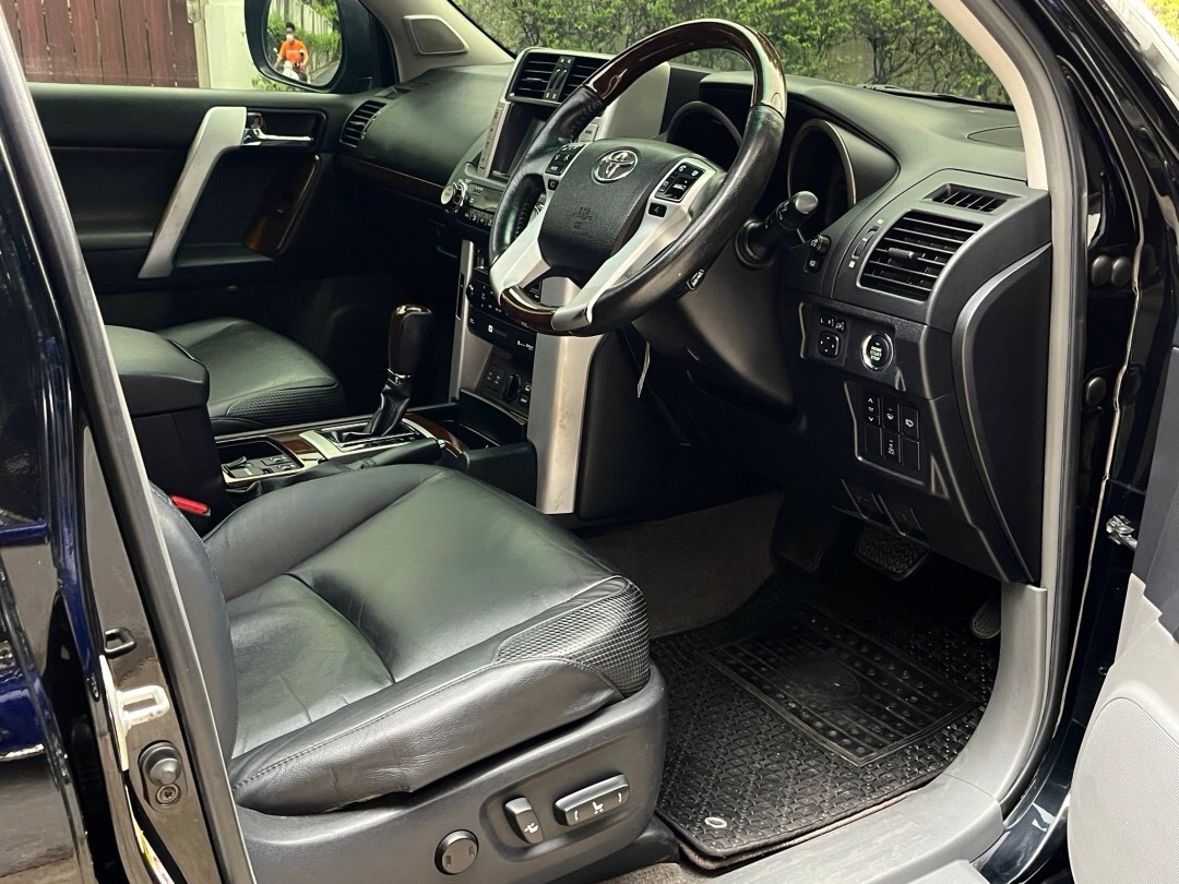 2016 Toyota Land Cruiser J100 สีน้ำเงิน (รูปที่ 3)