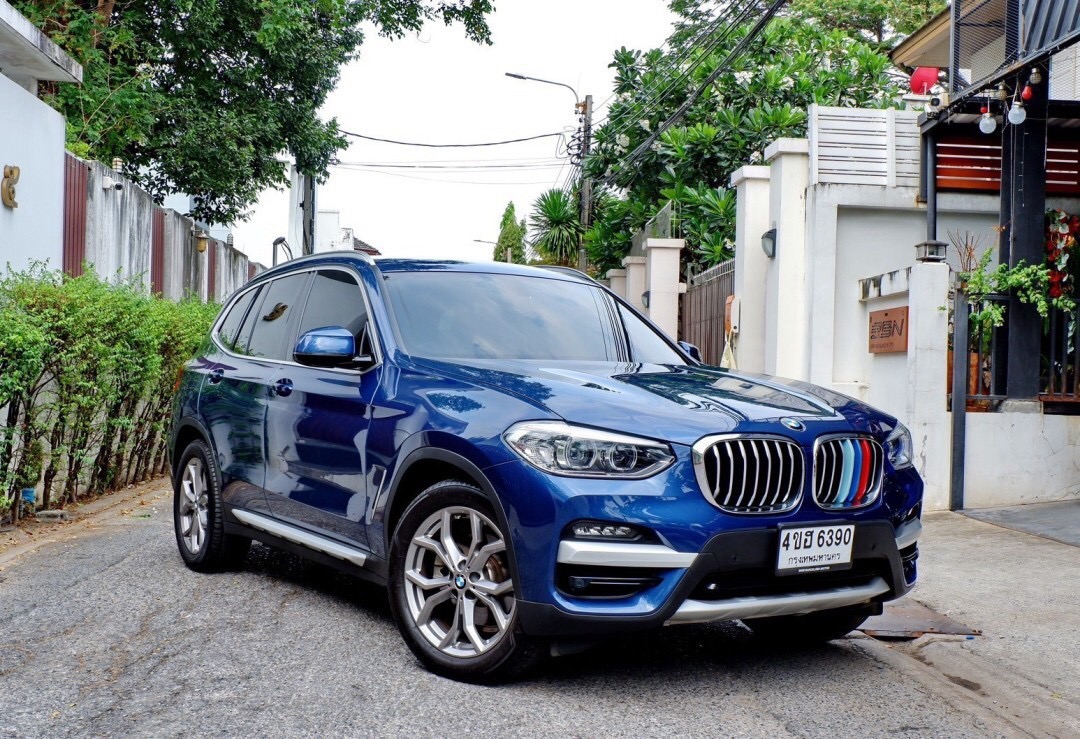 2021 BMW X3 G01 สีน้ำเงิน