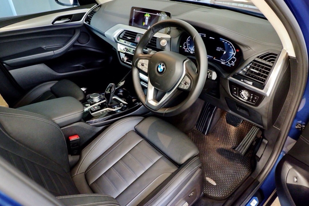2021 BMW X3 G01 สีน้ำเงิน (รูปที่ 8)