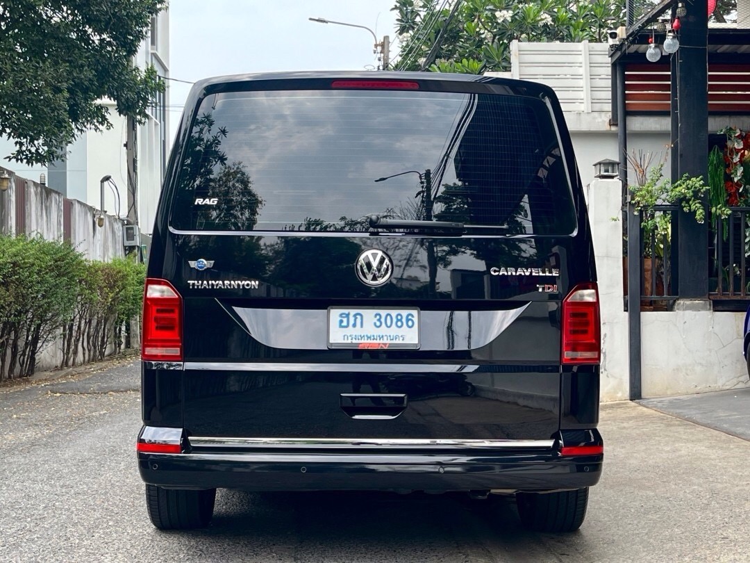 2019 Volkswagen Transporter (Caravelle) Transporter Shuttle สีดำ (รูปที่ 5)