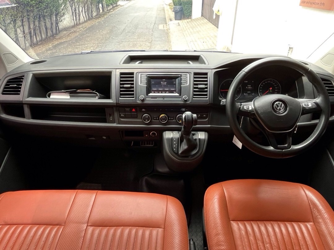 2019 Volkswagen Transporter (Caravelle) Transporter Shuttle สีดำ (รูปที่ 3)