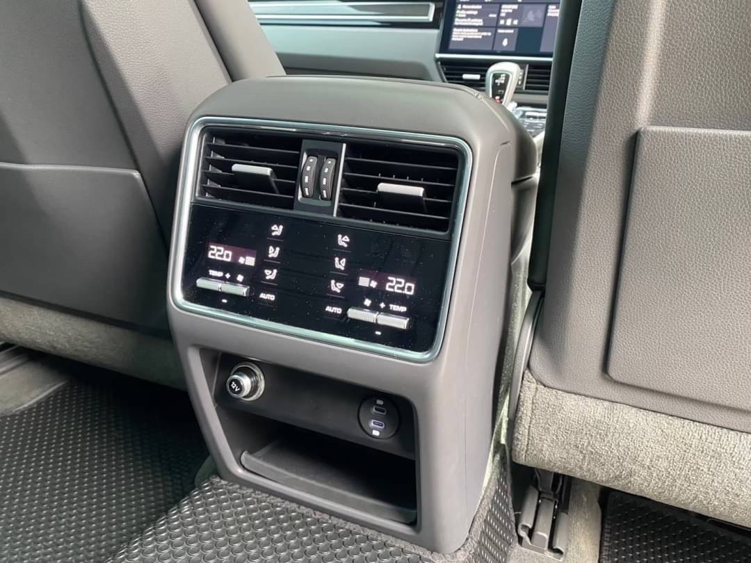 2019 Porsche Cayenne E-Hybrid สีเทา (รูปที่ 9)