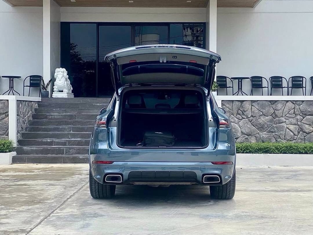 2019 Porsche Cayenne E-Hybrid สีเทา (รูปที่ 2)