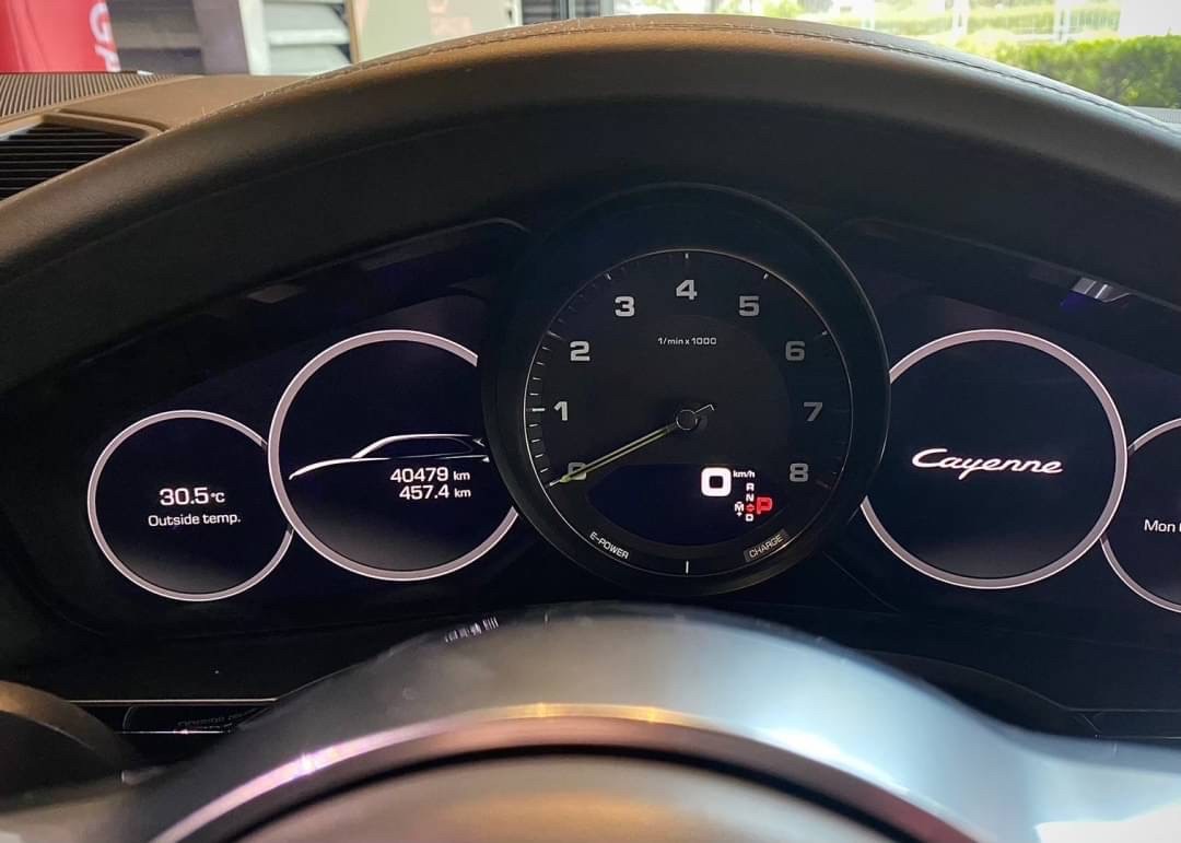 2019 Porsche Cayenne E-Hybrid สีเทา (รูปที่ 8)
