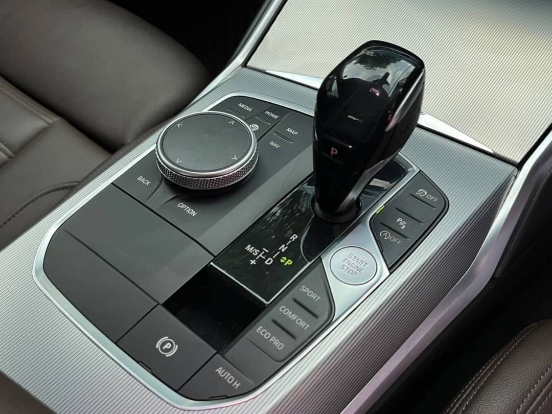 2019 BMW 320D Sport (g20)​ สีขาว (รูปที่ 12)