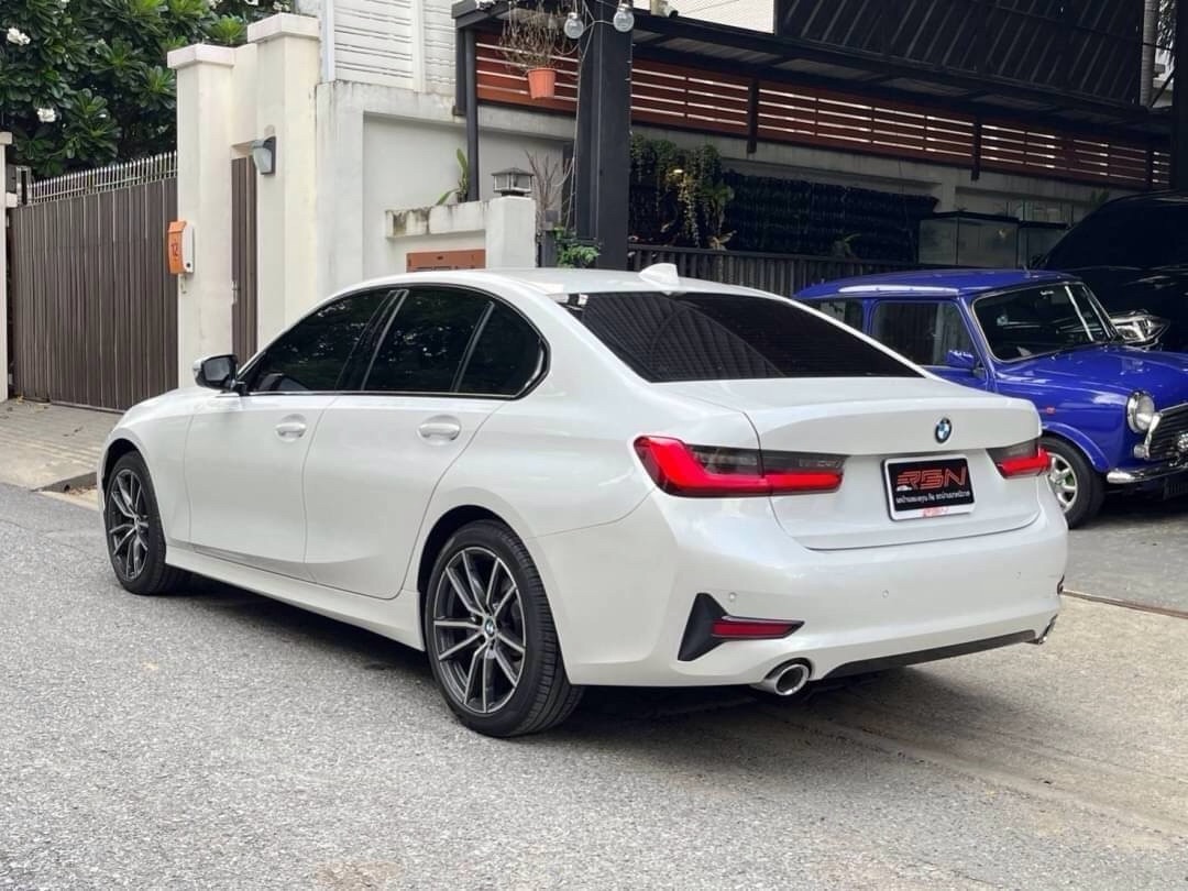2019 BMW 320D Sport (g20)​ สีขาว (รูปที่ 2)