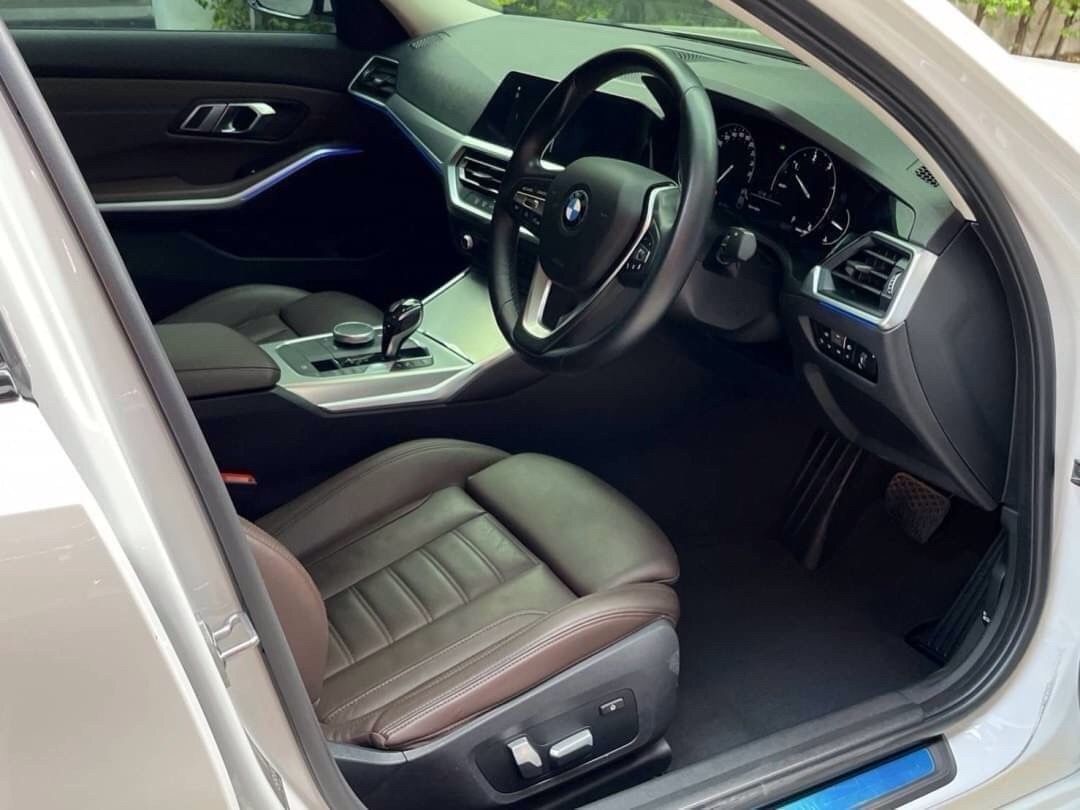 2019 BMW 320D Sport (g20)​ สีขาว (รูปที่ 5)