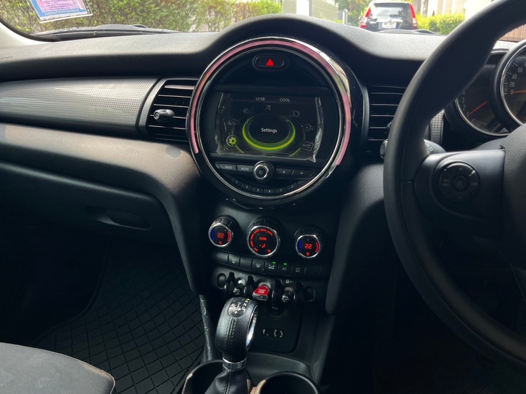 2015 Mini COOPER 5 TURER RHD สีขาว (รูปที่ 4)
