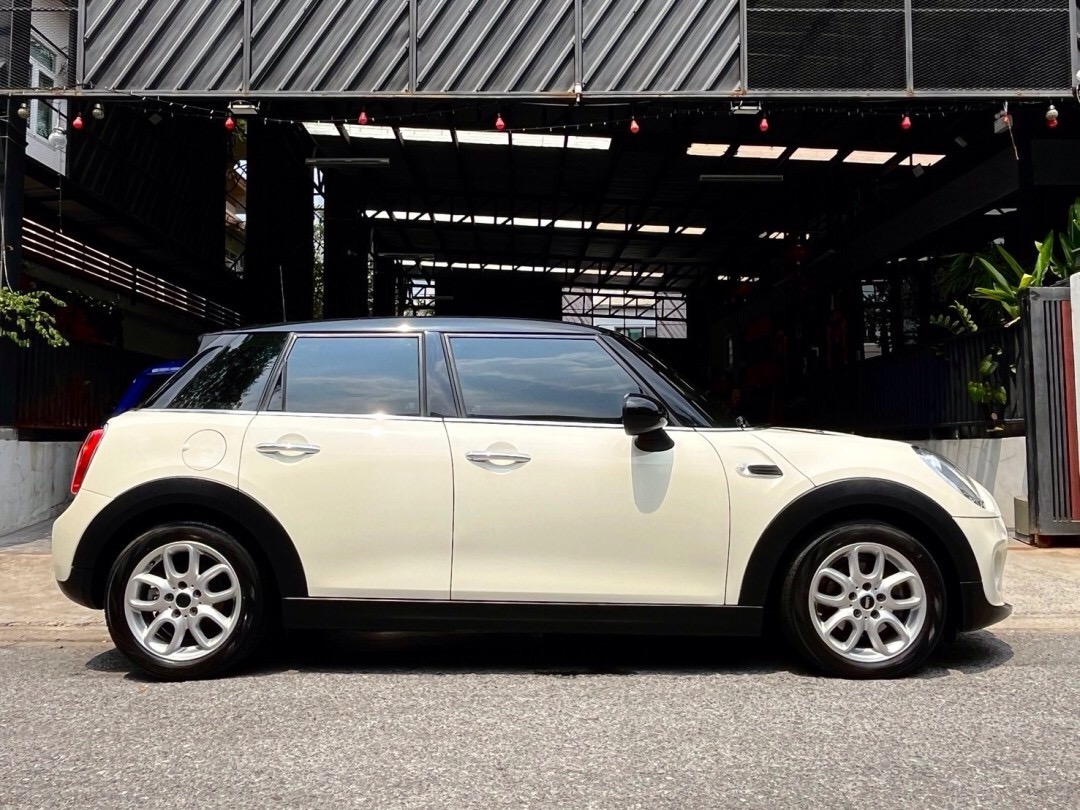 2015 Mini COOPER 5 TURER RHD สีขาว (รูปที่ 3)
