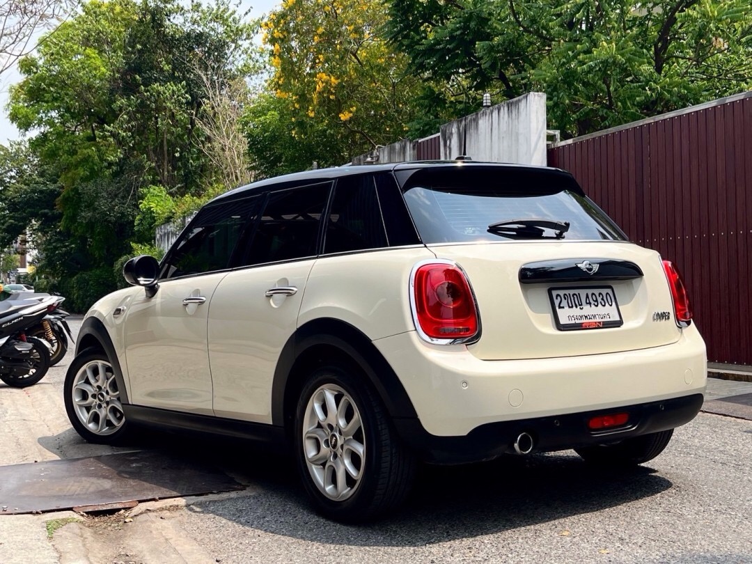 2015 Mini COOPER 5 TURER RHD สีขาว (รูปที่ 8)