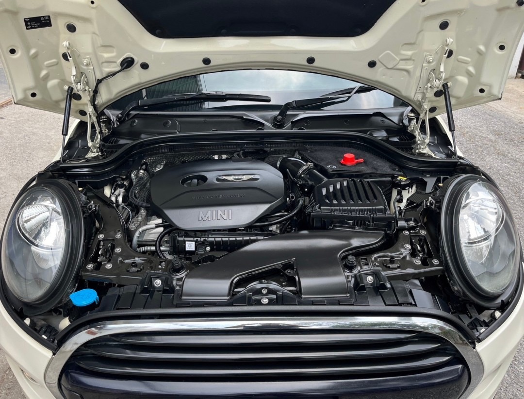 2015 Mini COOPER 5 TURER RHD สีขาว (รูปที่ 10)