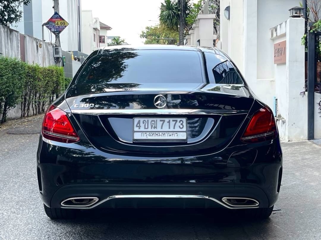2019 Mercedes-Benz C-Class C 350 e AMG สีดำ (รูปที่ 3)