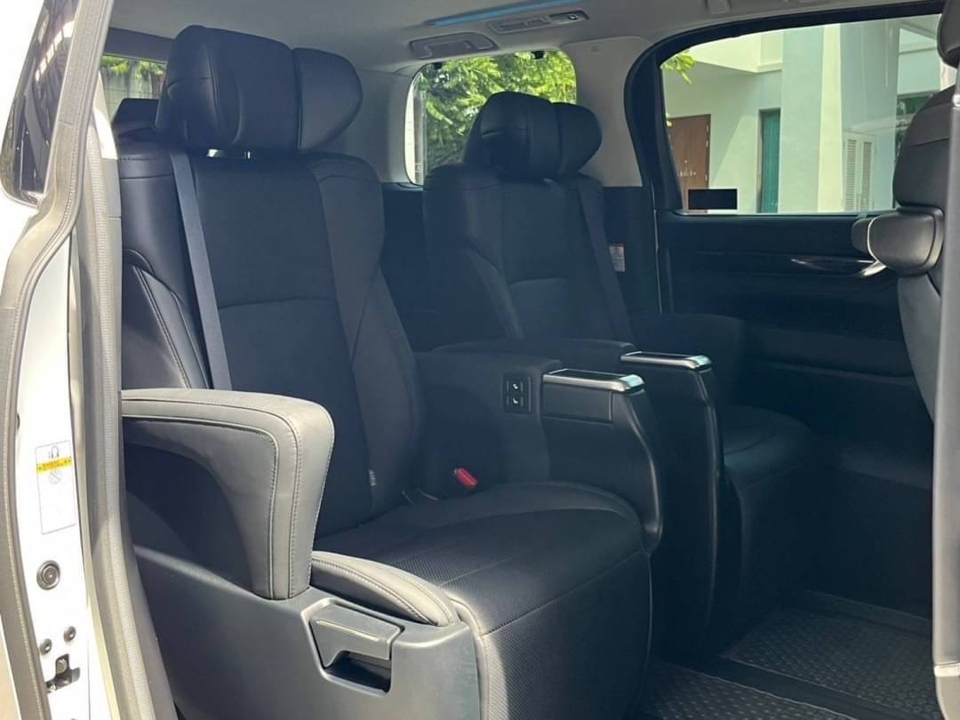 2020 Toyota Alphard สีขาว (รูปที่ 5)
