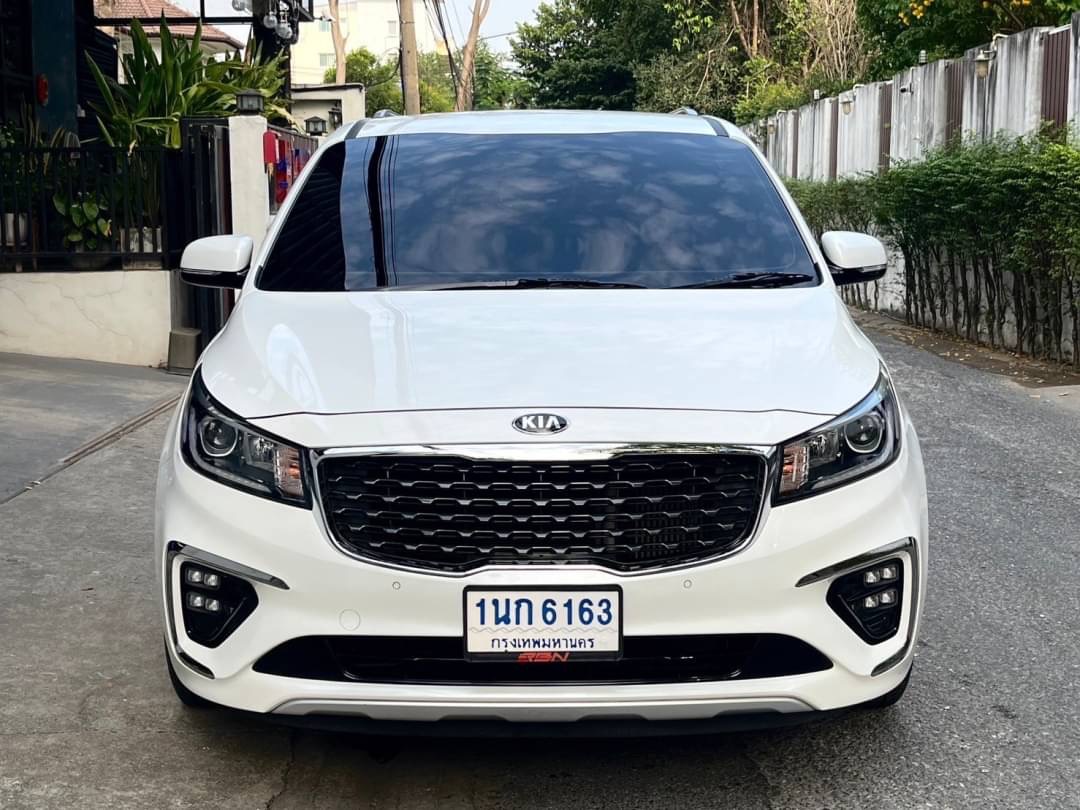 2019 Kia Grand Carnival สีขาว