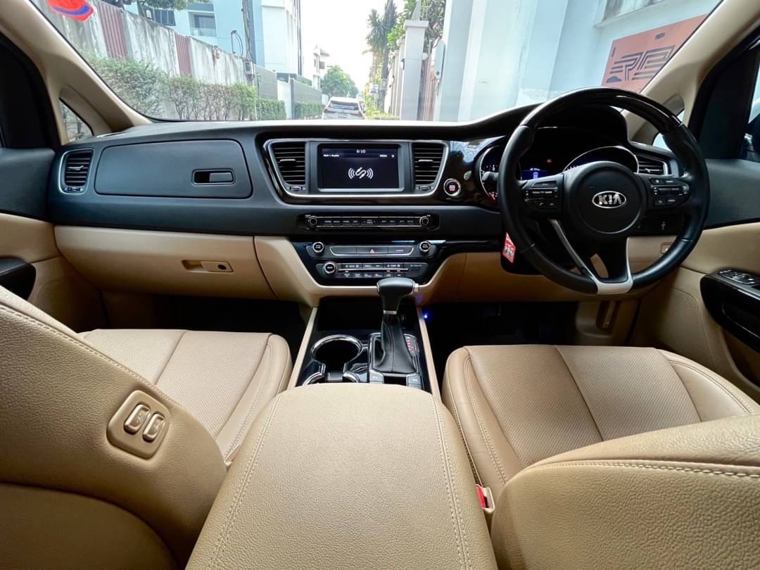2019 Kia Grand Carnival สีขาว (รูปที่ 3)