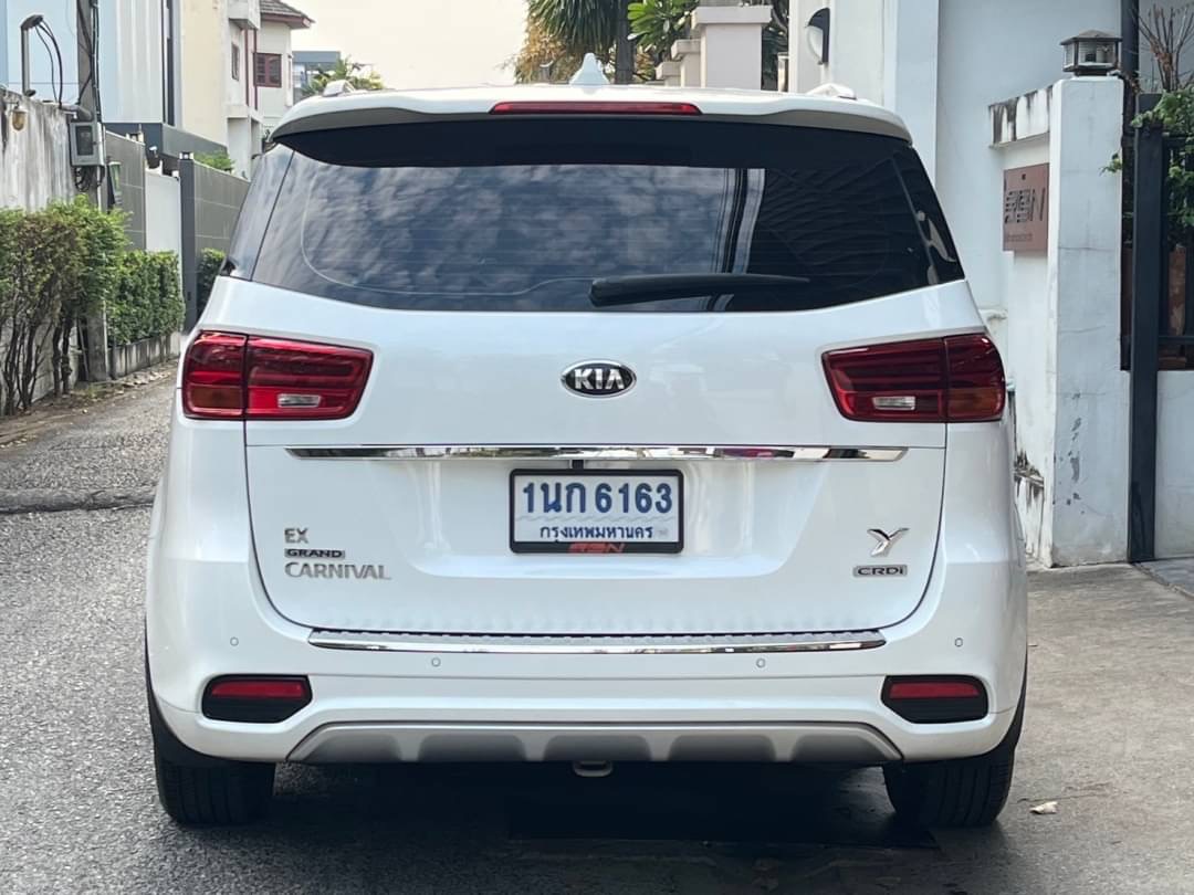 2019 Kia Grand Carnival สีขาว