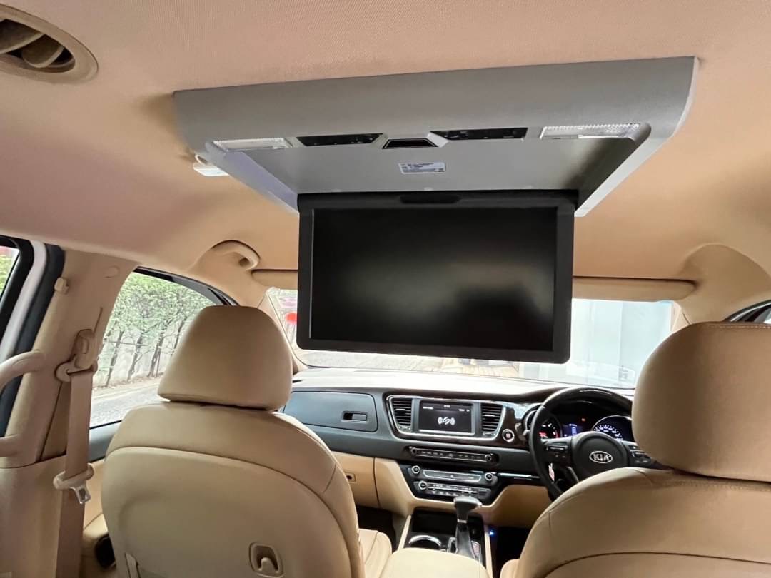 2019 Kia Grand Carnival สีขาว (รูปที่ 11)