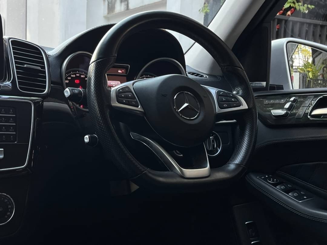 2017 Mercedes-Benz GLE-Class GLE500 สีเงิน (รูปที่ 5)