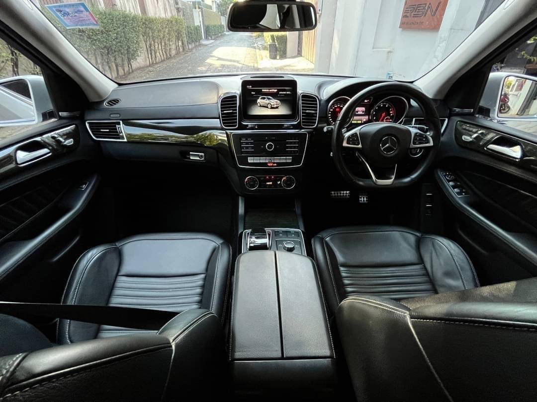 2017 Mercedes-Benz GLE-Class GLE500 สีเงิน (รูปที่ 6)