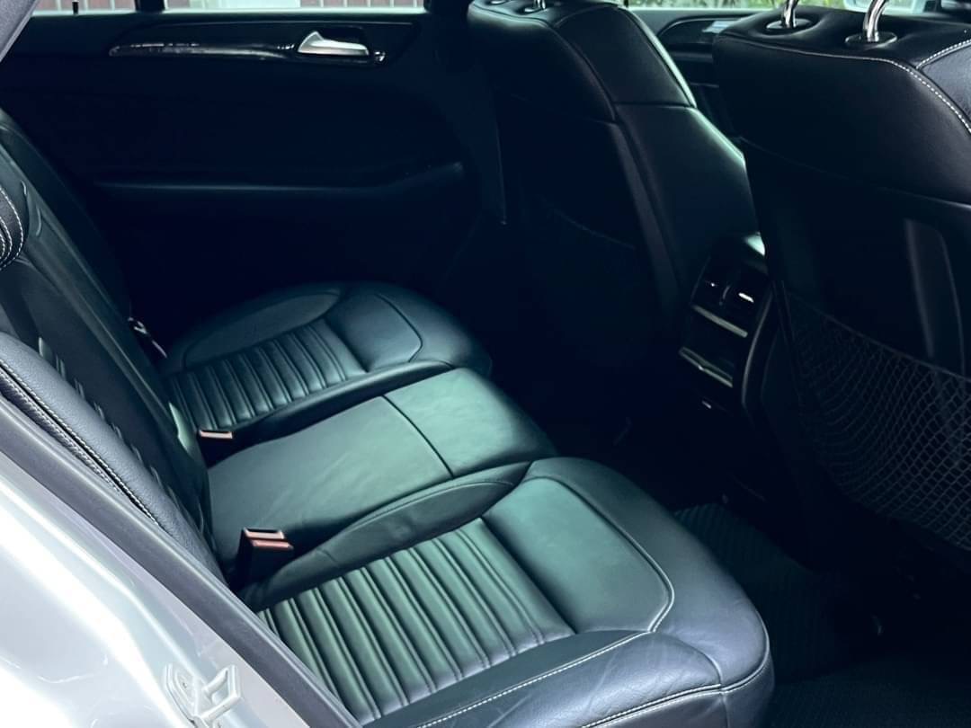 2017 Mercedes-Benz GLE-Class GLE500 สีเงิน (รูปที่ 9)