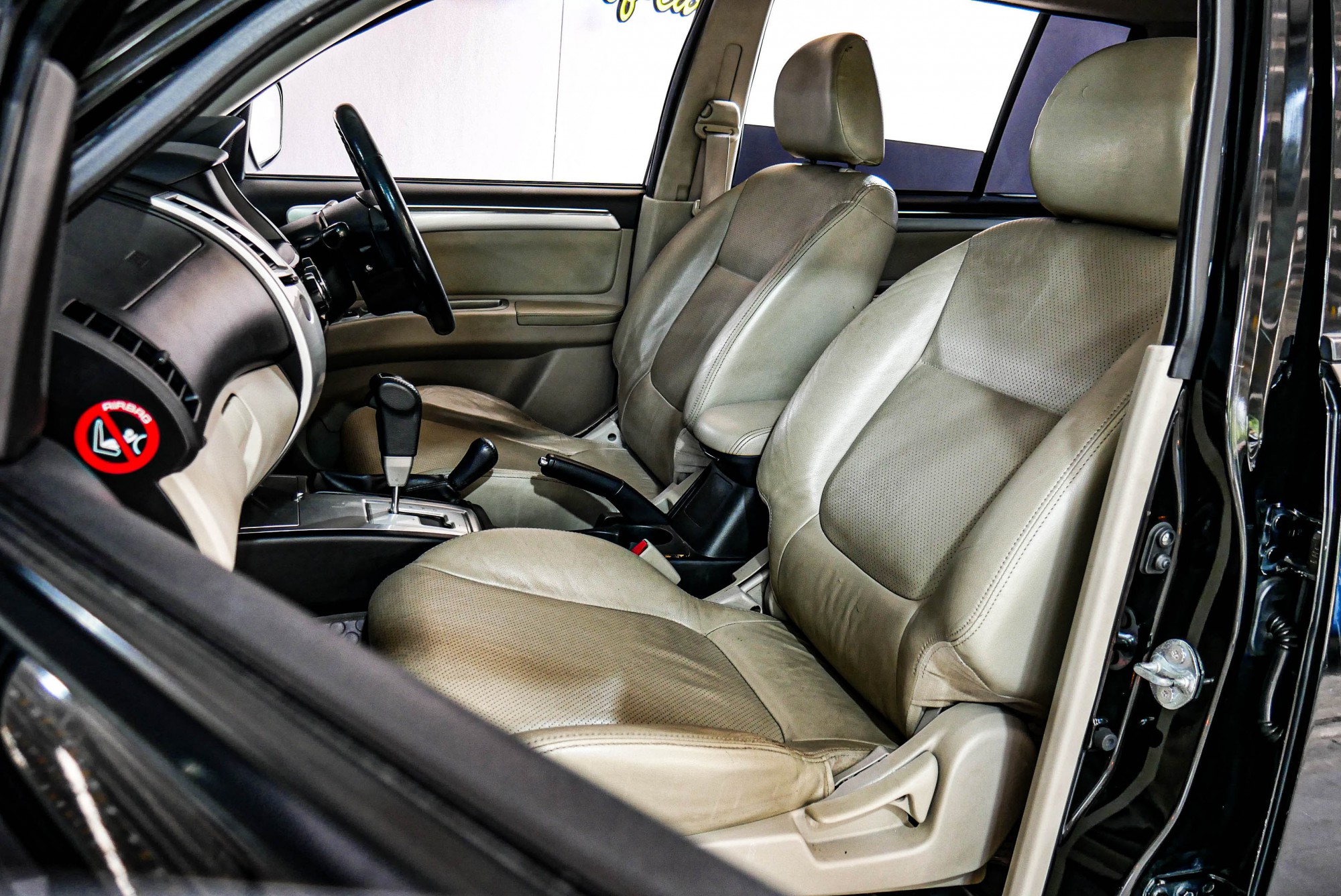 MITSUBISHI PAJERO SPORT 3.2 GT 4WD. AT ปี2011 สีดำ (รูปที่ 9)