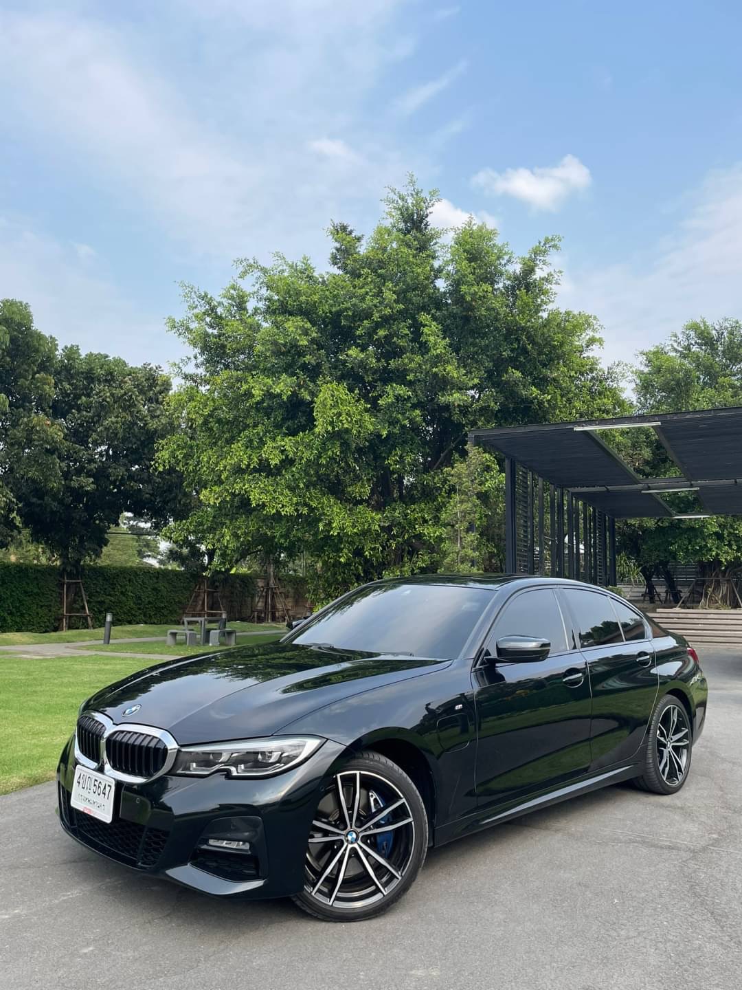 2020 BMW 330e M Sport LCI สีดำ