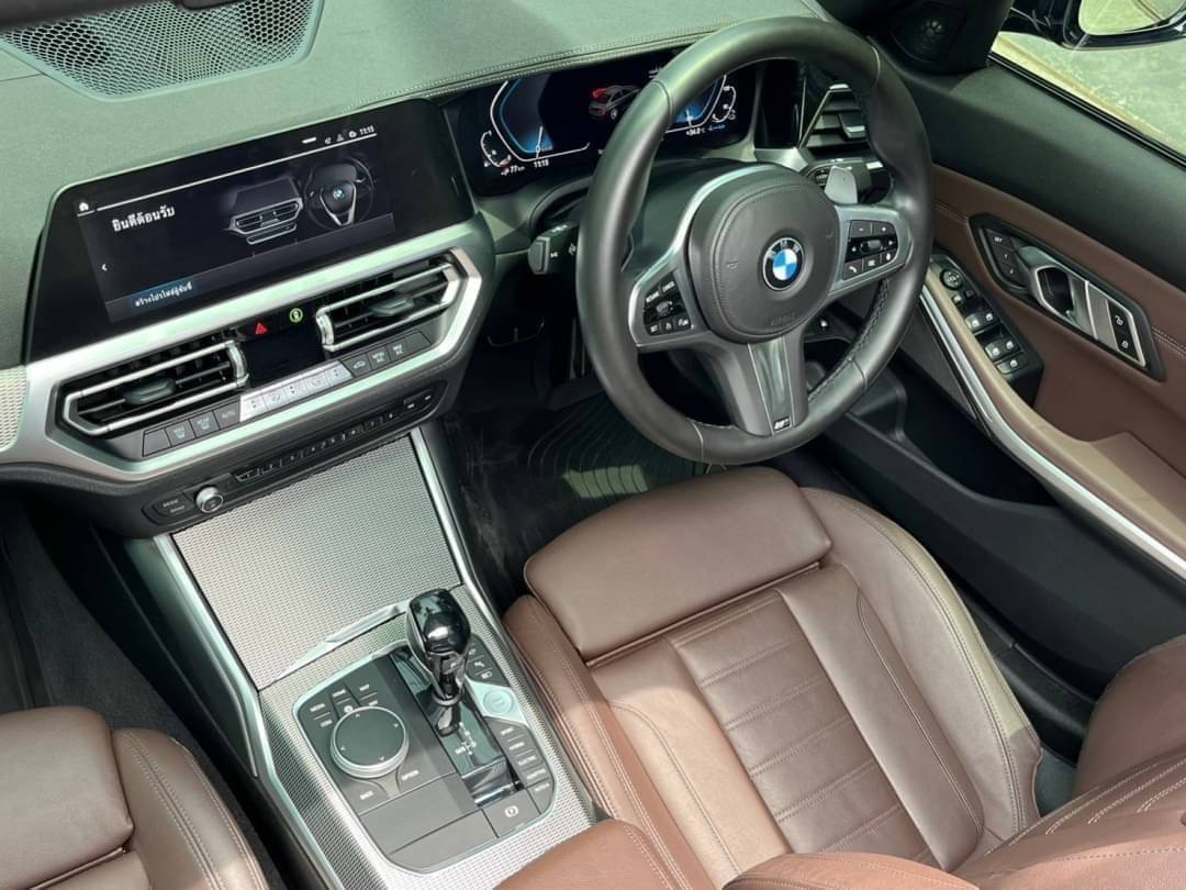 2020 BMW 330e M Sport LCI สีดำ (รูปที่ 11)