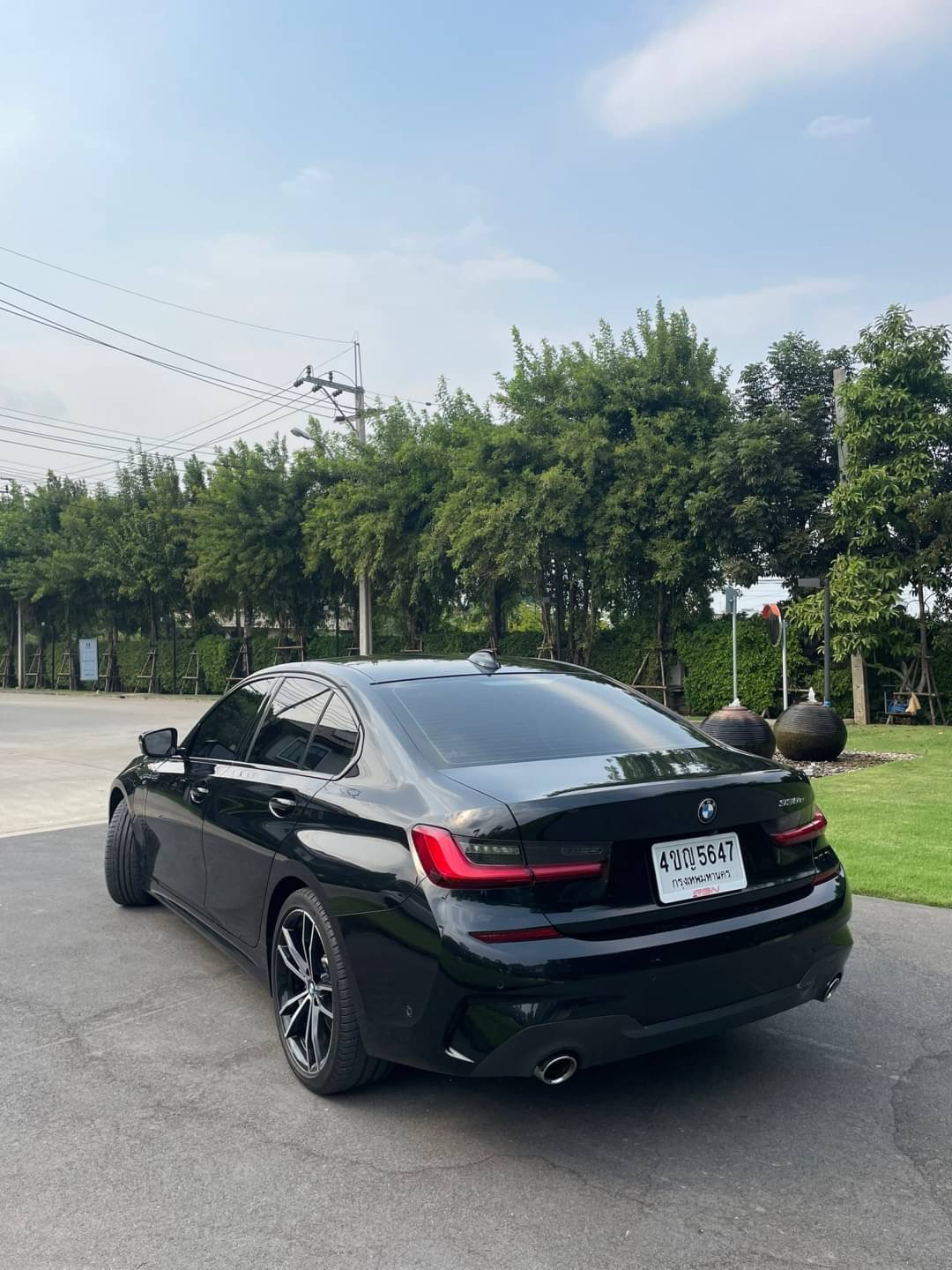 2020 BMW 330e M Sport LCI สีดำ (รูปที่ 5)