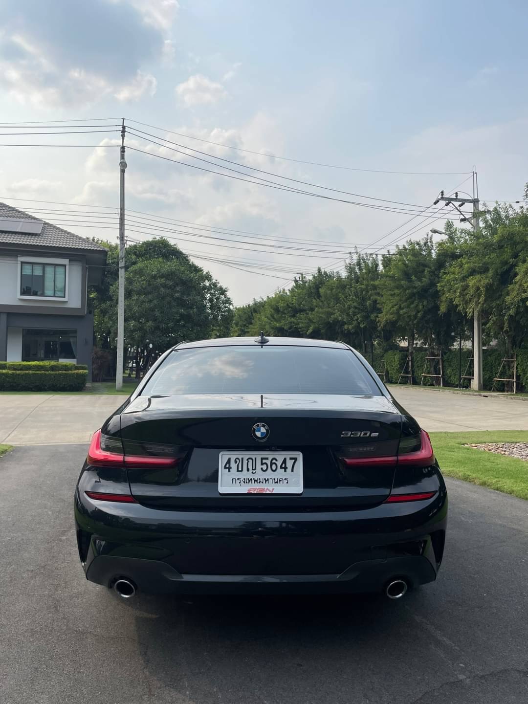 2020 BMW 330e M Sport LCI สีดำ (รูปที่ 4)