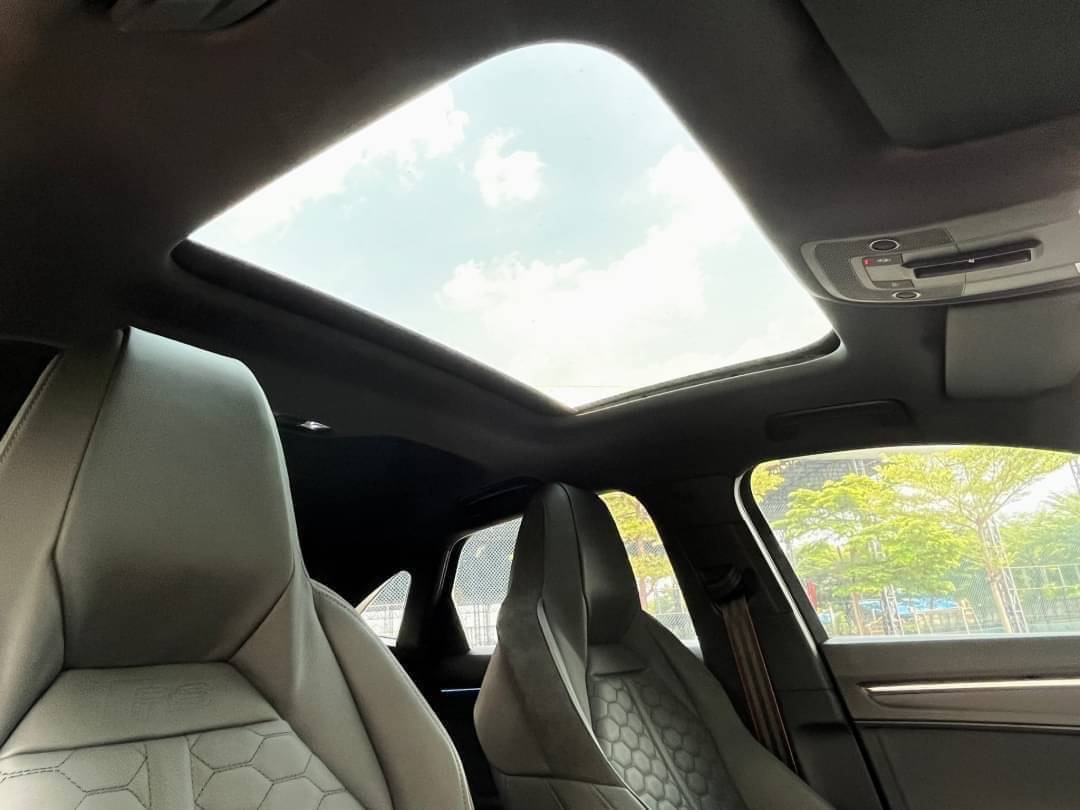 2021 Audi RS Q3 Sportback quattro SUV สีแดง (รูปที่ 11)