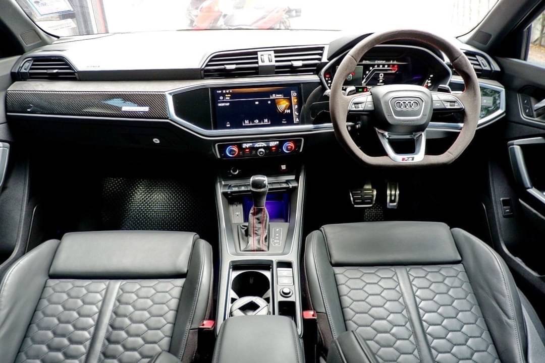 2021 Audi RS Q3 Sportback quattro SUV สีแดง (รูปที่ 8)