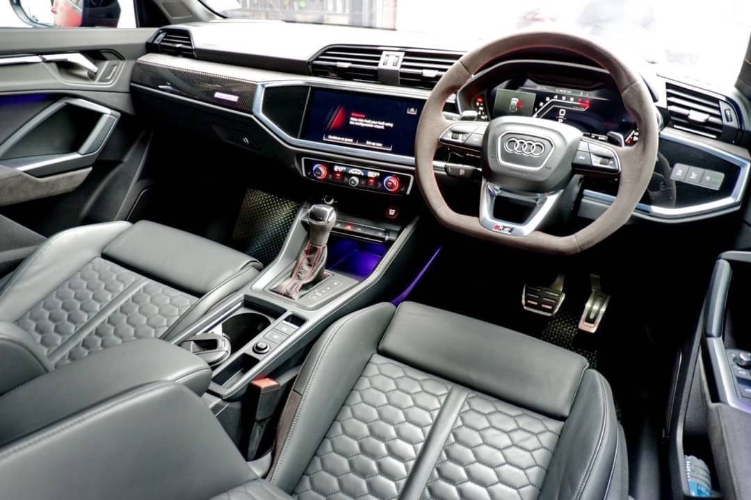 2021 Audi RS Q3 Sportback quattro SUV สีแดง (รูปที่ 9)
