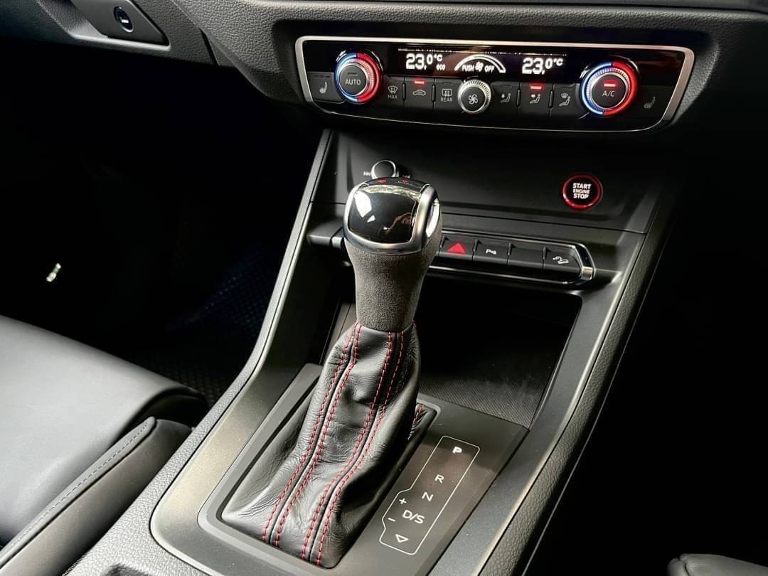 2021 Audi RS Q3 Sportback quattro SUV สีแดง (รูปที่ 4)