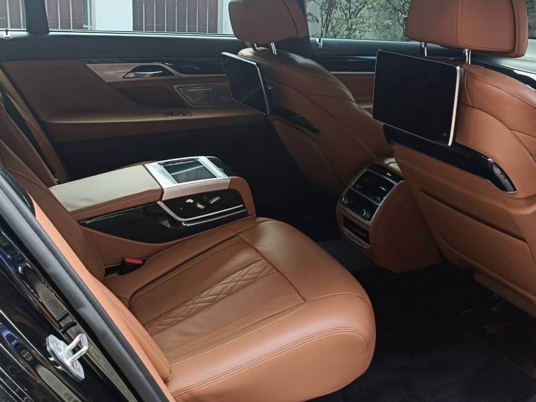 2020 BMW 745Le 3.0 xDrive M Sport 4WD Sedan สีดำ (รูปที่ 10)