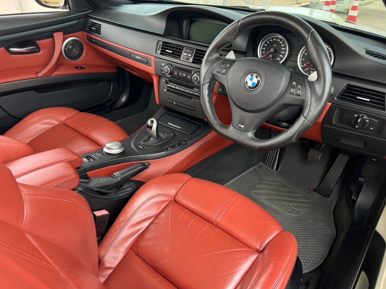 2008 BMW M3 สีขาว (รูปที่ 10)