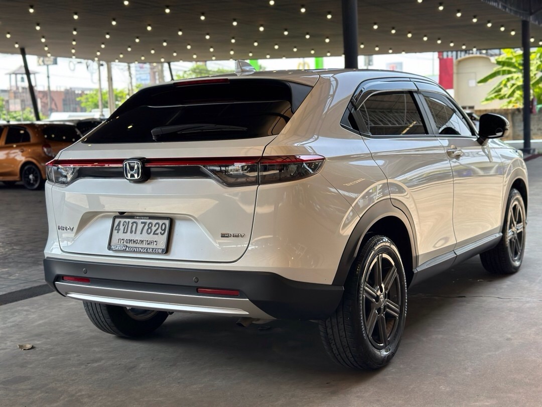 2022 Honda HR-V สีขาว (รูปที่ 6)
